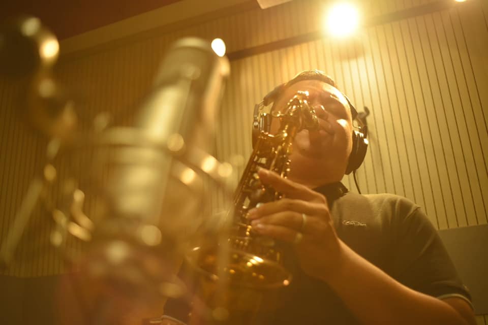 học kèn saxophone