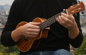 Chi tiết cách chơi đàn ukulele