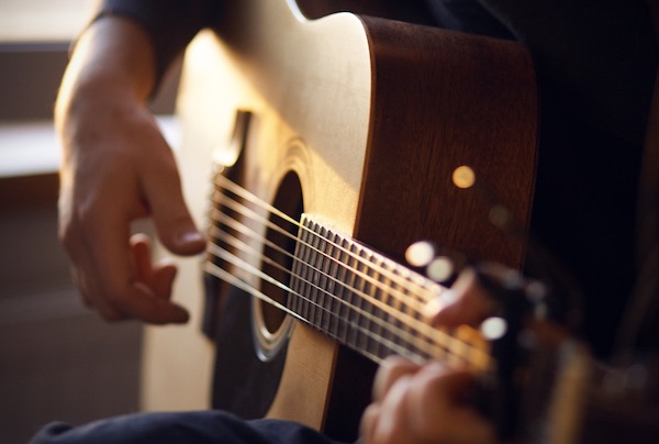 Không có phương pháp học cụ thể là sai lầm phổ biến nhất khi mới bắt đầu học chơi guitar