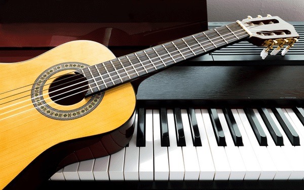 Vì sao nên học guitar và piano tại C-Fly Music?