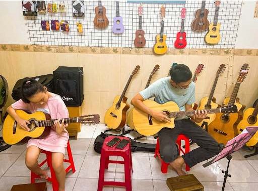 cách tập đàn guitar không đau tay là sử dụng bọc móng