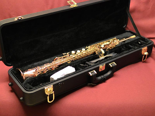 Vệ sinh kèn saxophone để đảm bảo độ chính xác và ổn định