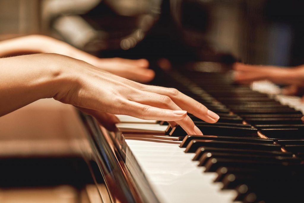 Rải hợp âm (Arpeggio) là một kỹ thuật chơi piano quan trọng