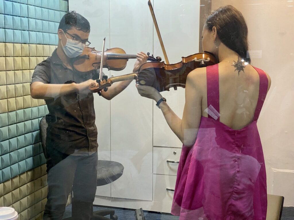 Cách cầm đàn violin đúng kỹ thuật
