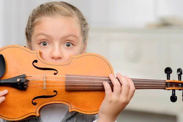 Lý do trẻ em nên học đàn từ sớm
