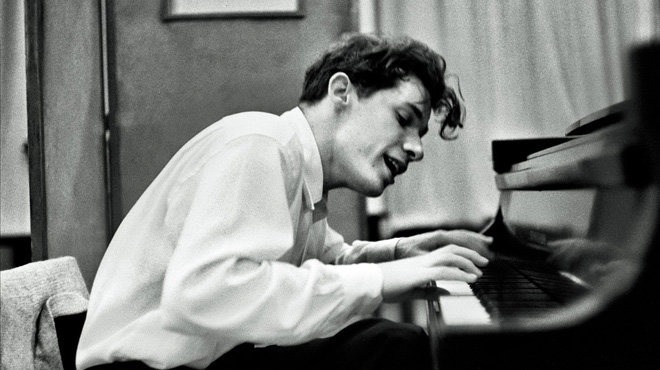 Glenn Gould - Nghệ sĩ piano nổi tiếng thế giới người Canada