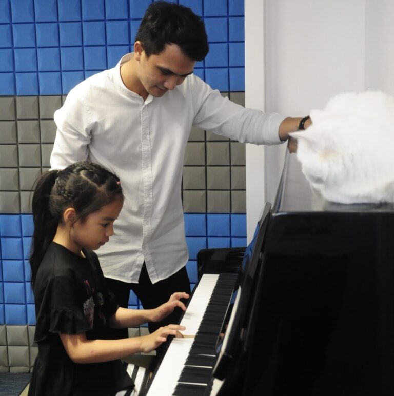 Các giảng viên tại C-Fly Music đều có chuyên môn cao