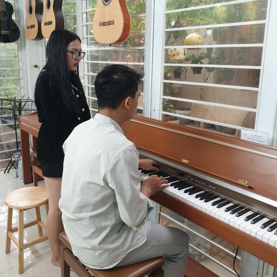 Gia sư dạy kèm tại C-Fly Music