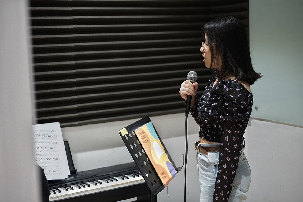 Học thanh nhạc cũng giúp bạn làm chủ sân khấu 