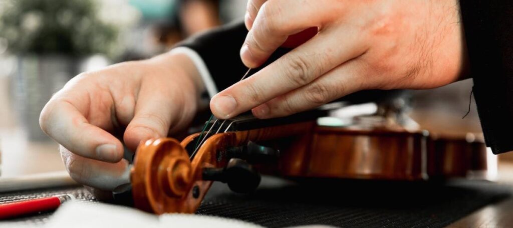 Không thay tất cả dây Violin cùng lúc