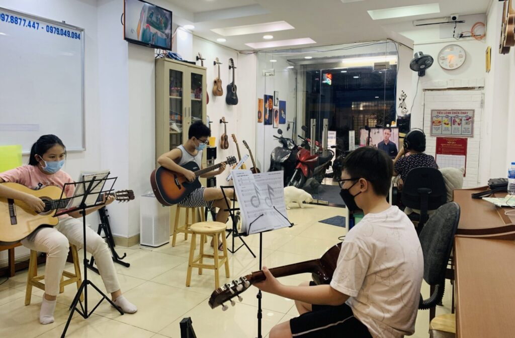 Trung tâm dạy đàn Violin tại C-Fly Music
