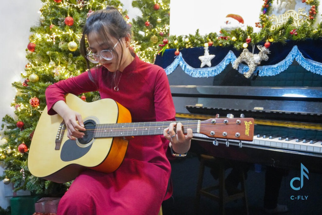 Khóa học đàn guitar tại C-Fly Music