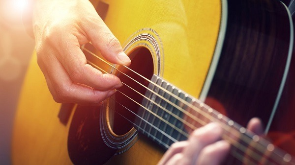 nên học Fingerstyle hay đệm hát