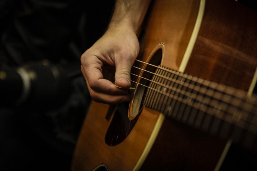 nên học Fingerstyle hay đệm hát