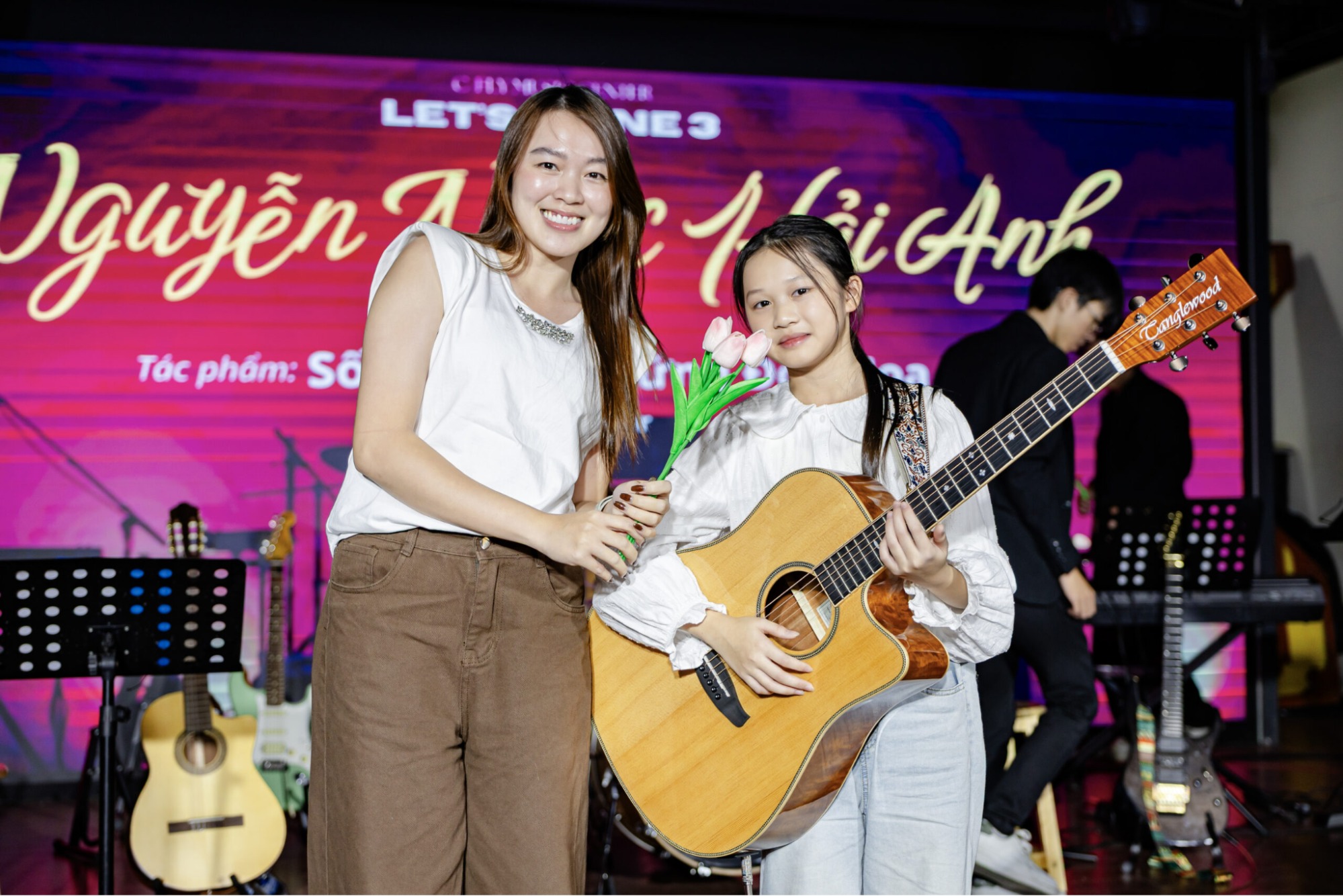 nên học Guitar cổ điển hay đệm hát