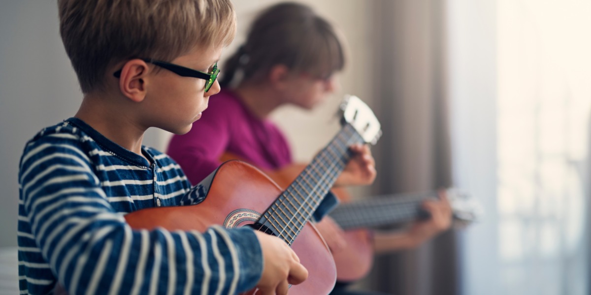 trẻ em mấy tuổi nên học Guitar