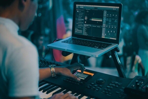 Đàn piano điện có kết nối được với phần mềm DAW không?