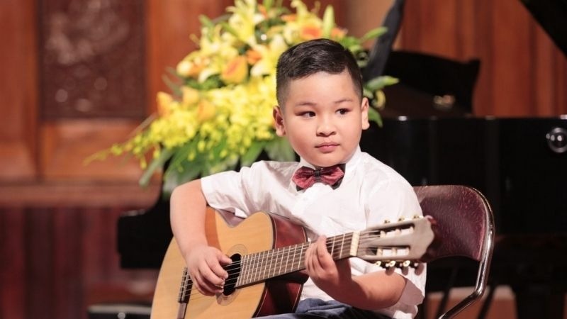 Bàn tay nhỏ có chơi được Guitar không?