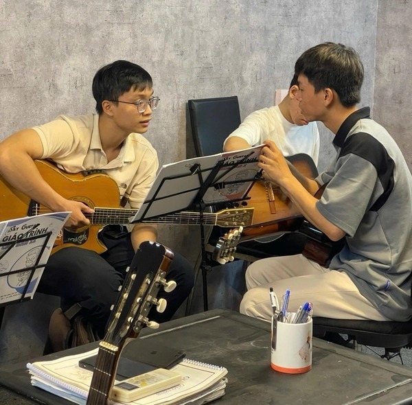 Chọn loại guitar tùy thuộc vào phong cách âm nhạc yêu thích của bạn