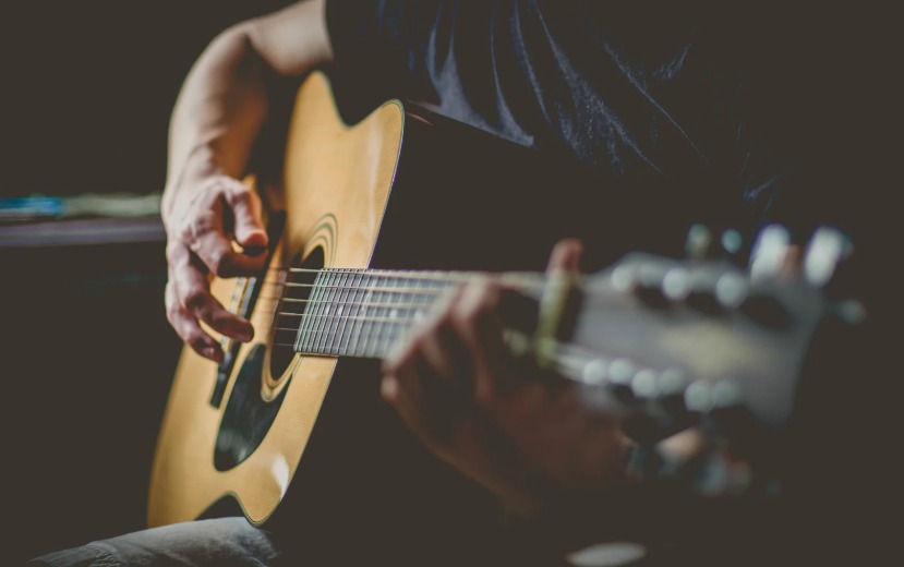 Các lỗi sai phổ biến khi tập pull off guitar và cách sửa