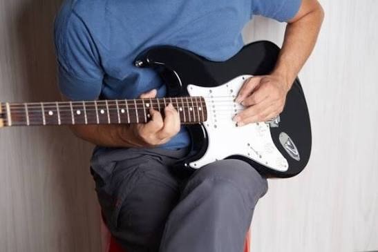 Học lên hạ nốt khi chơi guitar