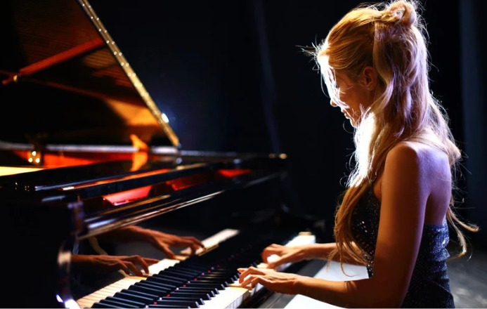 Nên tự học piano tại nhà hay đến trung tâm?